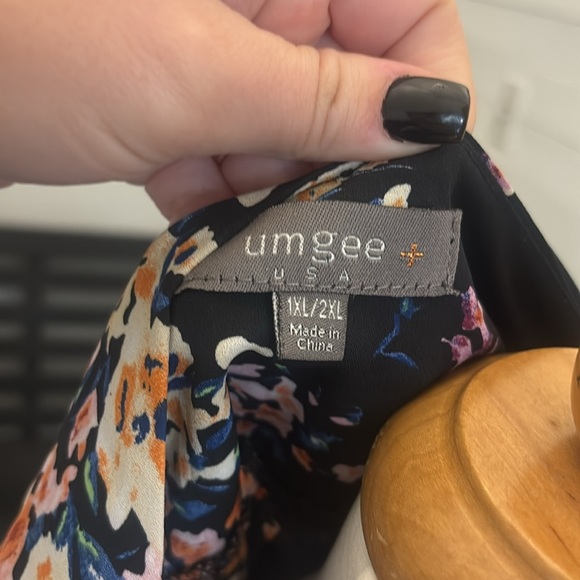 Umgee Boho Navy Floral Kimono with Lace Trim Size 1XL/2XL - Picture 2 of 5